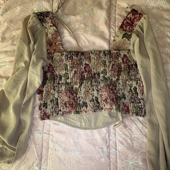 Floral Patterned Crop Top with Sheer Sleeves - Picture 3 of 3